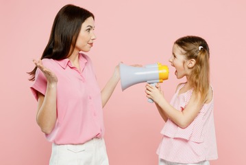 「褒めて育てたはずなのに、なにかがおかしい」反抗期の娘に感じた、“褒め育て”の意外な副作用 画像