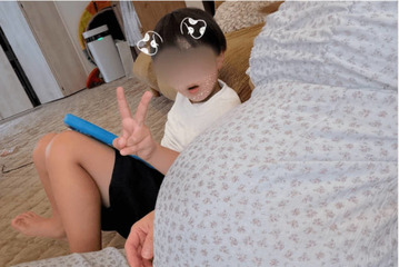 「babyとこあ」第5子妊娠中の辻希美、ふっくらお腹越しの三男のピースSHOT公開「まったりNetflix Time」 画像