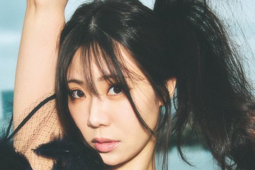 鈴木ふみ奈、美バスト大胆披露 大人の色気放つ 画像