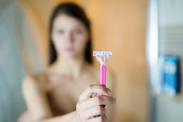 子どものムダ毛処理、何歳からやっていい？もし、プールの授業前日にケアしてたら止めさせて！【専門医に聞きました】 画像