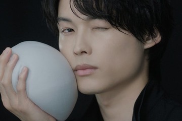 SixTONES松村北斗、妖艶な眼差しで“黒い魔泡”表現 自身のブラックな一面も告白 画像
