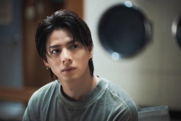 Number_i平野紫耀、新CMでピュアな眼差し 香りの魅力も明かす 画像