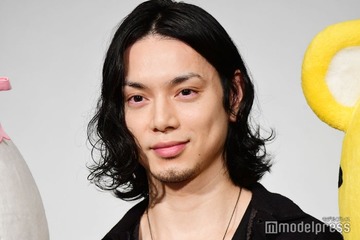 水嶋ヒロ、娘2人との3ショット公開 約1年ぶりインスタ更新で父の一面覗かせる 画像