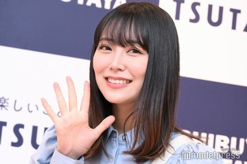 白間美瑠、香港で美脚披露「スタイル抜群」「夏っぽい服が可愛い」の声 画像