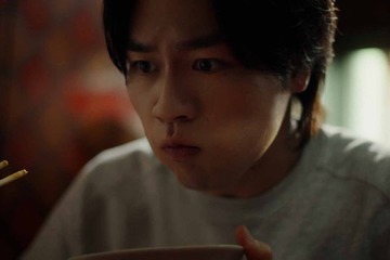 Travis Japan松田元太、新CMで豪快な食べっぷり披露 一緒にパーティーを開きたい人は？「幸せを分かち合いたい」 画像