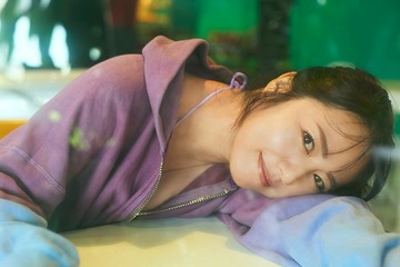 磯山さやか、デビュー25周年写真集“豪華版”リリース決定 水着姿の先行カット追加公開 画像