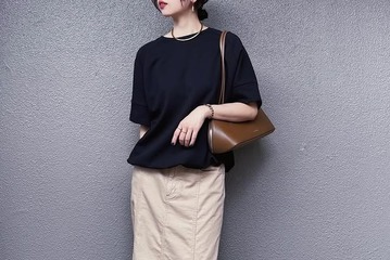 ドローコードが肝。トップスの裾を自分仕様にアレンジしたメリハリスタイル【40代の毎日コーデ】 画像