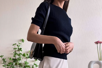 「白＝膨張見え」をくつがえす、【ユニクロ】パンツで作る夏の細見えバランス【40代の毎日コーデ】 画像
