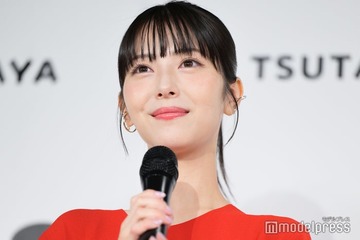 浜辺美波、4年ぶり写真集は「25点満点中25点」“10年越しのリベンジ”への意気込みも【25】 画像