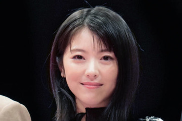 浜辺美波、25歳に！親友ら撮影の笑顔SHOTにファンほっこり「年々美しさが増していく」「可愛すぎます」 画像