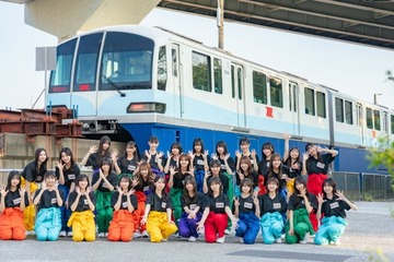 日向坂46、東京モノレールをジャック ポスターやつり革掲出、メンバーによる車内放送など実施 画像