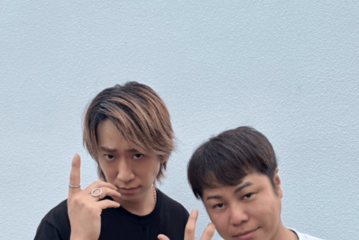 ノンスタ井上、NEWS小山慶一郎と“キメポーズ”でパシャリ！気さくな人柄に好感「本当に良い人」 画像