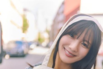 日向坂46河田陽菜、デンマークの人気ビール店でパシャリ！癒し効果満点のハッピー笑顔SHOT 画像