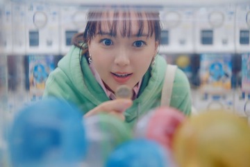 多部未華子、マック新CMでカプセルトイに夢中 自身を幸せにするものは“自転車”「ほぼ毎日乗る」 画像