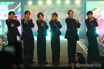 MATSURI秋元康プロデュース・MATSURI、独自の世界観で迫力のパフォーマンス 力強い歌声響かせる【STARRZ TOKYO 2025】 画像