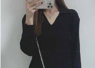 「ゆるっと着られてめちゃくちゃ楽」【ユニクロ】１枚でサマになるヘビロテ必至のニットとは【40代の毎日コーデ】 画像