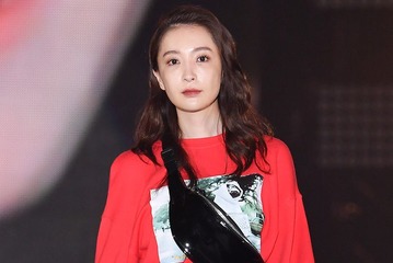 白洲迅の妻・竹内渉、子連れ韓国旅行ショット公開「可愛い3人」「映えてる」と反響 画像