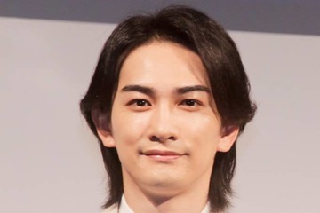 町田啓太、にっこり笑顔の上品コーデSHOTにファンうっとり「なんて可愛いんでしょう」「眩しい」 画像