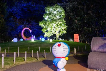 藤子・F・不二雄ミュージアムのクリスマス2025 『ドラえもん』原画やツリー展示で冬の思い出を 画像