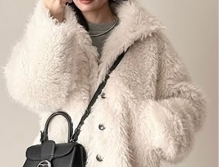 羽織るだけで旬の着こなしが完成。シャギーファーアウターを大人っぽく着こなすコツとは【40代の毎日コーデ】 画像