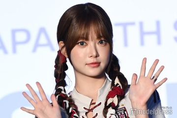 LE SSERAFIMウンチェ、変形トップスから美肩輝く「さすがの着こなし」「スタイルの良さ際立つ」と反響 画像