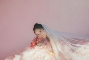 池端杏慈、ピンクのウエディングドレス姿で「ゼクシィ」初表紙 理想のクリスマスデート明かす 画像