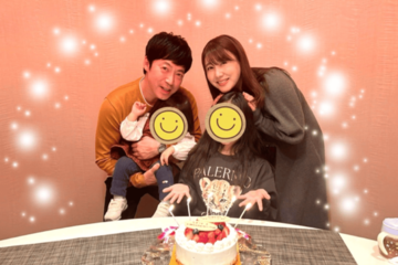 東貴博、家族4人でパシャリ！安めぐみの誕生日＆結婚14周年を豪華にお祝い「いい記念になるね」 画像