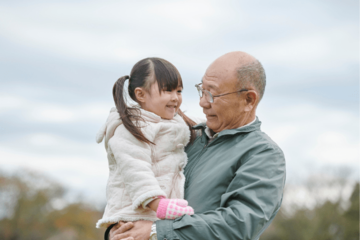 年1回だけ交流する祖父と孫　孫が祖父の薄い髪を触りドキッ！？　予想外の反応に「嬉しかった」 画像