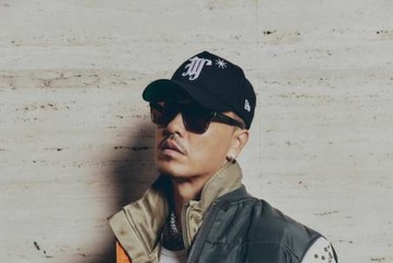 【独占コメント到着】AK-69活動30周年を記念したベストアルバム「BEST OF AK-69 “Yellow Gold”」をリリース！全曲再録音、再ミックス、再マスタリングを行った全20曲を収録 画像