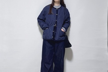 ネイビー×デニムで知的に。キルティングアウターで作る、大人の洗練されたワントーンの着こなし術【40代の毎日コーデ】 画像