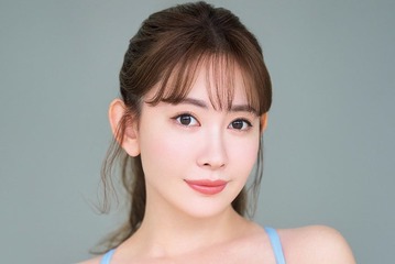 小嶋陽菜、ビキニ姿でふんわり美ボディ披露「月刊ヤンマガ」表紙登場 画像