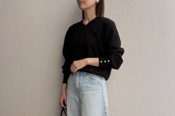デニム×黒ニット。シンプルコーデなのに洗練見えのワケとは。【40代の毎日コーデ】 画像