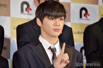 “Wanna One再集結”控えるカン・ダニエル、入隊日に坊主姿公開で反響相次ぐ「綺麗すぎてびっくり」「かっこよすぎ」 画像