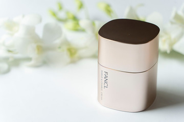 「朝起きた瞬間から疲れた顔になってる、最近の私…」加齢による疲れ顔の原因「キンドリン１」にアプローチするクリームがファンケルから颯爽登場！ 画像