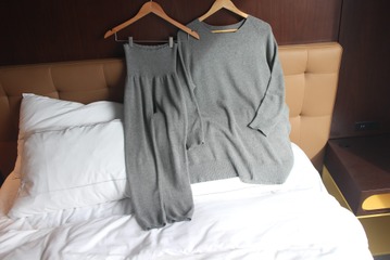 46歳スタイリストが感涙！「夜中に目が覚める」「寝てもコリがとれなくなった」私の心地よい睡眠環境をサポートする新習慣と推しリカバリーウェアとは？ 画像