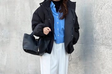 ブルーシャツを効かせてハンサムに。ユニクロのタートルを重ねた冬のレイヤードスタイル【40代の毎日コーデ】 画像