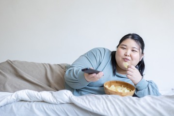 甘いものがやめられない…更年期の女性がやりがち！実は「避けたほうがいい食べ方」とは？【栄養専門医が解説】 画像
