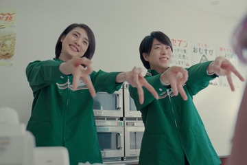 櫻井翔＆天海祐希、エルフ荒川とセブン新CMでギャルピース披露 相葉雅紀も爽やかに挨拶 画像