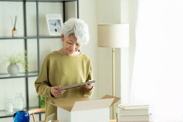 夫が亡くなったことを忘れてしまった！？「お父さんはまだ会社？」「お父さんの服がない！」認知症の義母に現れた異変。どう対応すれば？ 画像