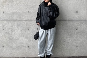 ZARAのレザージャケットでハンサムに。モノトーンで魅せる最旬スポーティスタイル【40代の毎日コーデ】 画像