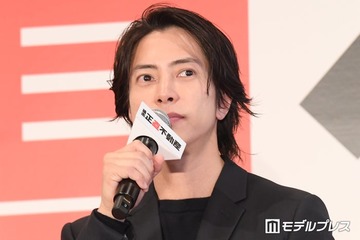 シソンヌ長谷川、山下智久のアドリブ量に驚き「芸人ぐらいやってくる」共演者同士の仲良し秘話も「学校みたい」【正直不動産】 画像