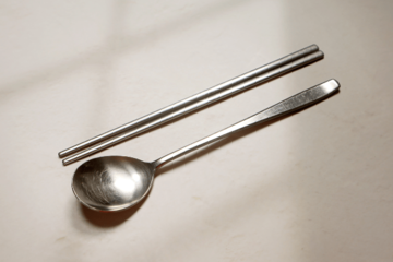 韓国で…お箸で米を食べていると⇒現地の人から“不思議な視線”の嵐！？常識の違いに「合理的」 画像