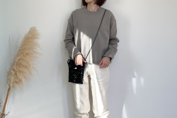 今季大ヒットした【ユニクロ】スウェットパンツ。軽やかな白は、春にも活躍しますよ【40代の毎日コーデ】 画像