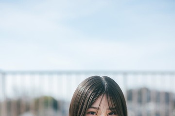 櫻坂46山下瞳月「週刊少年サンデー」表紙登場 オフ感満載の姿を披露 画像