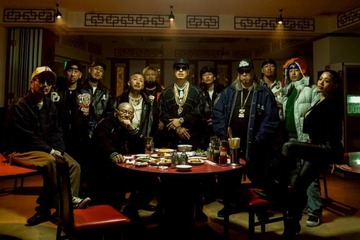 【独占コメント到着】名古屋のソウルフード「矢場味仙」の社歌をAK-69が制作！MV公開を記念してスペシャルメニューとコラボTeeの販売が決定 画像