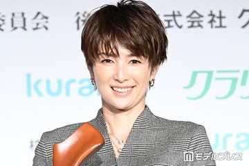 吉瀬美智子「秋までに髪を伸ばす予定」新ヘアスタイル披露「世界一似合う」「柔らかな雰囲気も素敵」と反響 画像