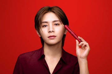 Hey! Say! JUMP山田涼介「メイベリン」新CMで大人の魅力漂う 情熱的な眼差しが新曲「Gravity Love」とシンクロ 画像