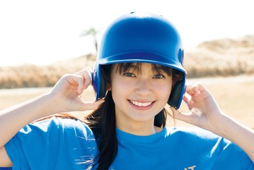 「ちはやふる-めぐり-」出演女優・涼井菜生、グラビア初登場 はつらつとした笑顔披露 画像
