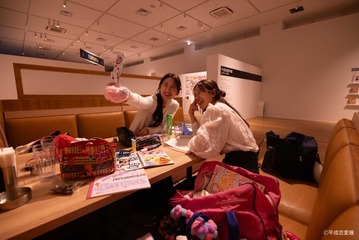 平成にタイムスリップ！「平成恋愛展」が六本木で開催 ポケベルやプリ帳…当時の“エモ青春”を追体験 画像