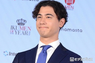 国山ハセン、至近距離で見つめ合う息子顔出し2ショット公開「パパに似て美形」「幸せが伝わってくる」 画像